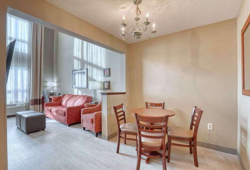 Отель Comfort Suites Madison West