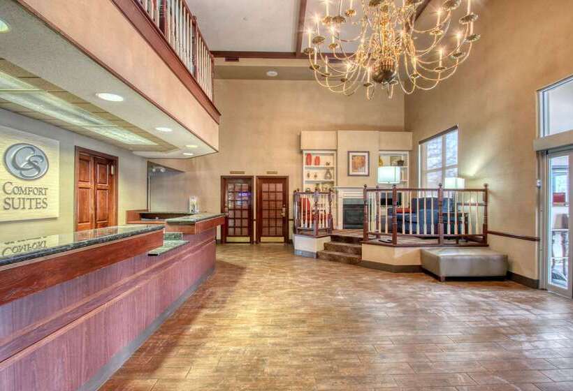 Отель Comfort Suites Madison West