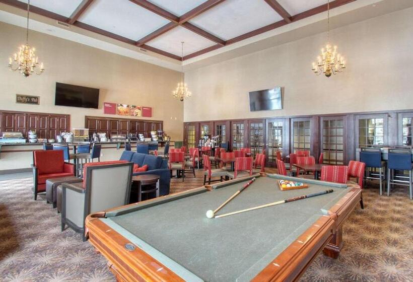 Отель Comfort Suites Madison West