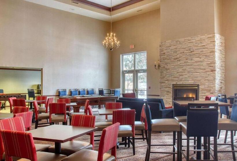 Отель Comfort Suites Madison West