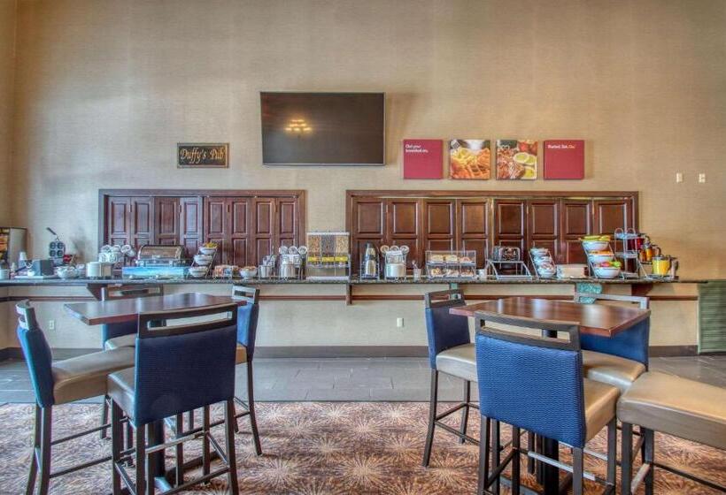 Отель Comfort Suites Madison West