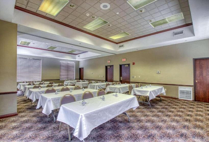 Отель Comfort Suites Madison West