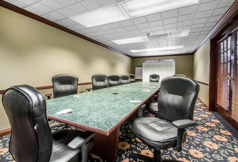 Отель Comfort Suites Madison West