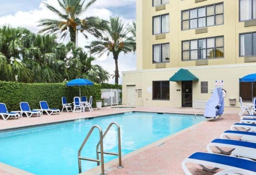فندق Comfort Suites Miami  Kendall