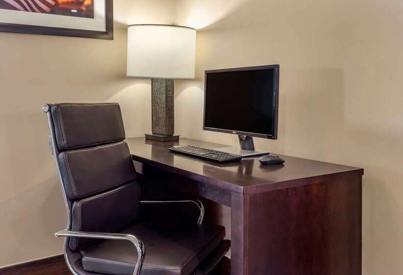 فندق Comfort Suites Near Camp Lejeune