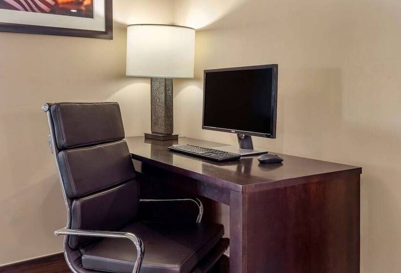 فندق Comfort Suites Near Camp Lejeune