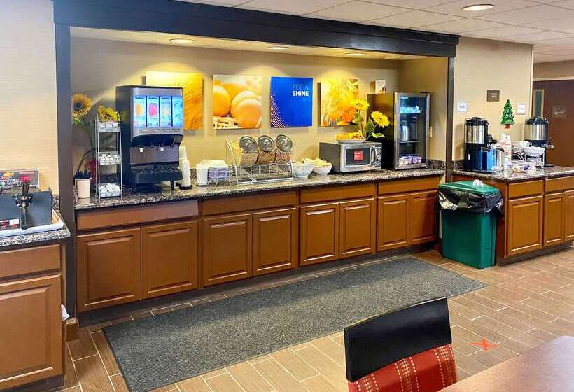 Отель Comfort Suites Near Casinos