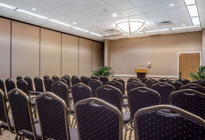 Отель Comfort Suites Near Casinos