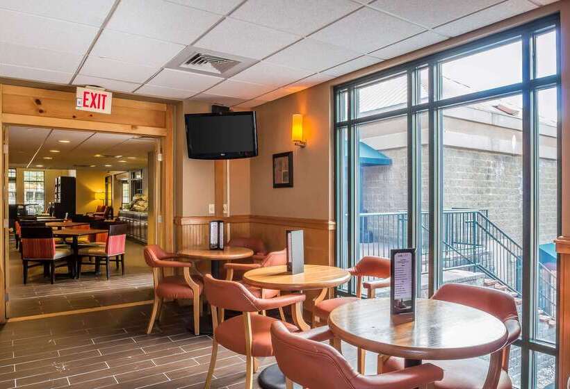 Отель Comfort Suites Near Casinos