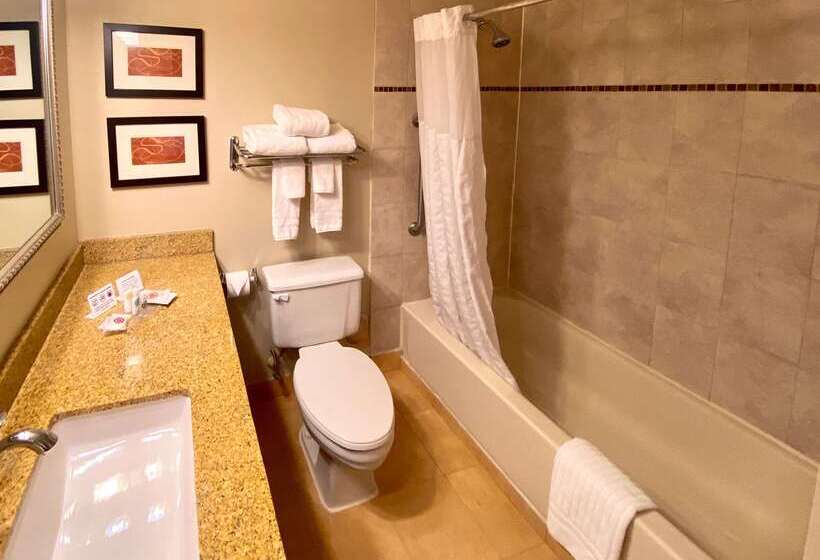 Отель Comfort Suites Near Casinos