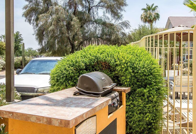 Отель Comfort Suites Peoria Sports Complex