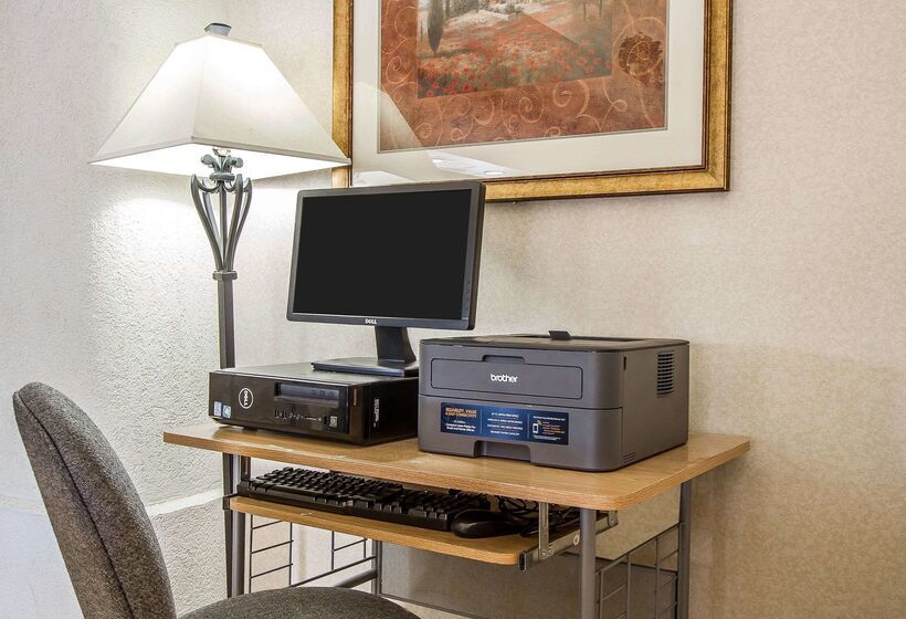 Отель Comfort Suites Peoria Sports Complex