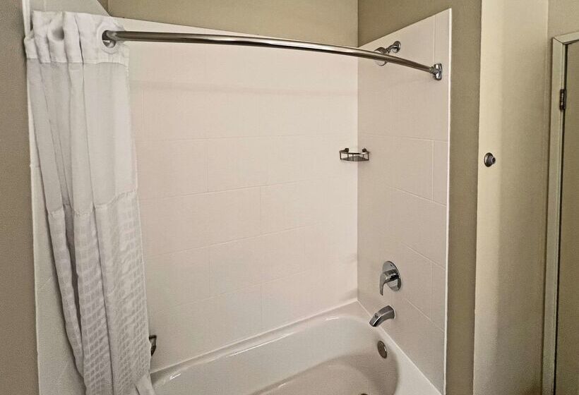 Отель Comfort Suites Peoria Sports Complex