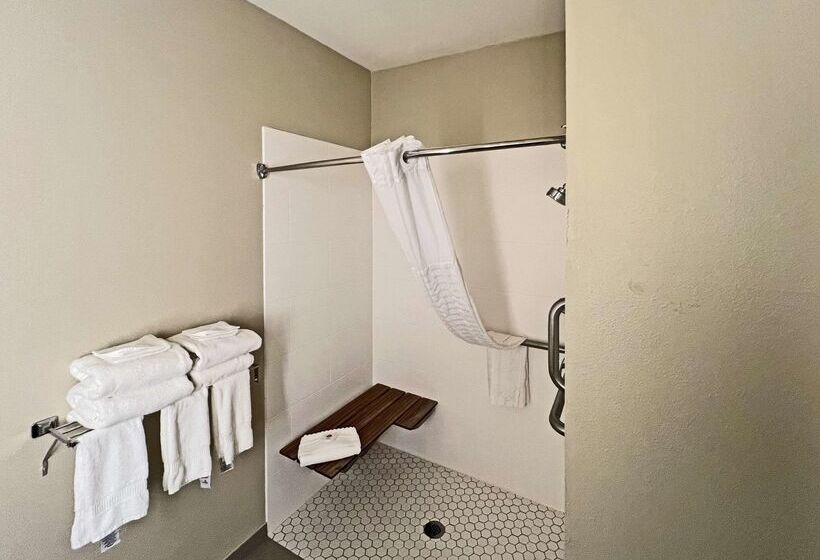 Отель Comfort Suites Peoria Sports Complex