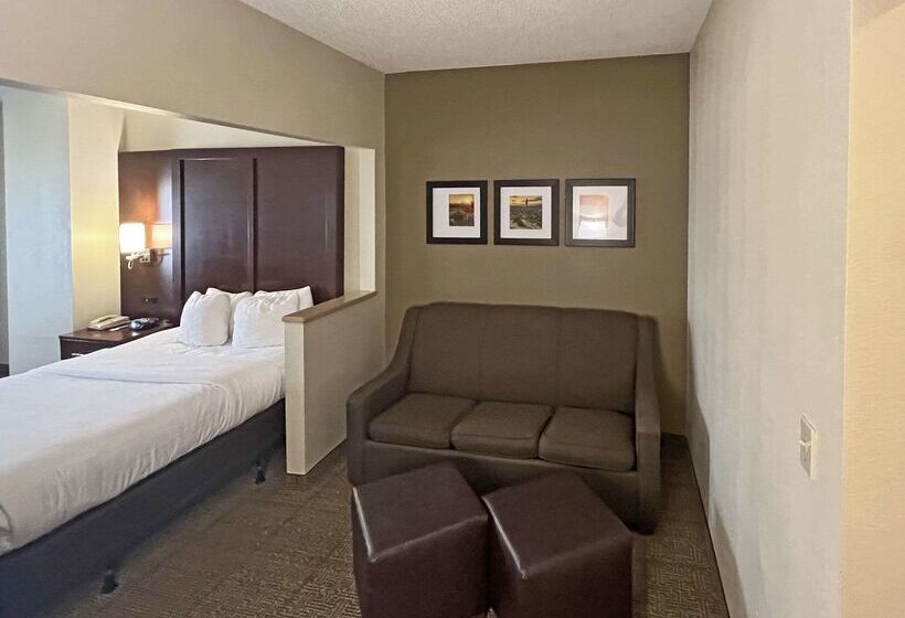 Отель Comfort Suites Peoria Sports Complex