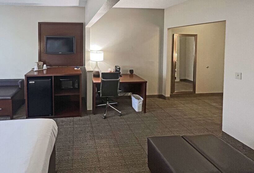 Отель Comfort Suites Peoria Sports Complex