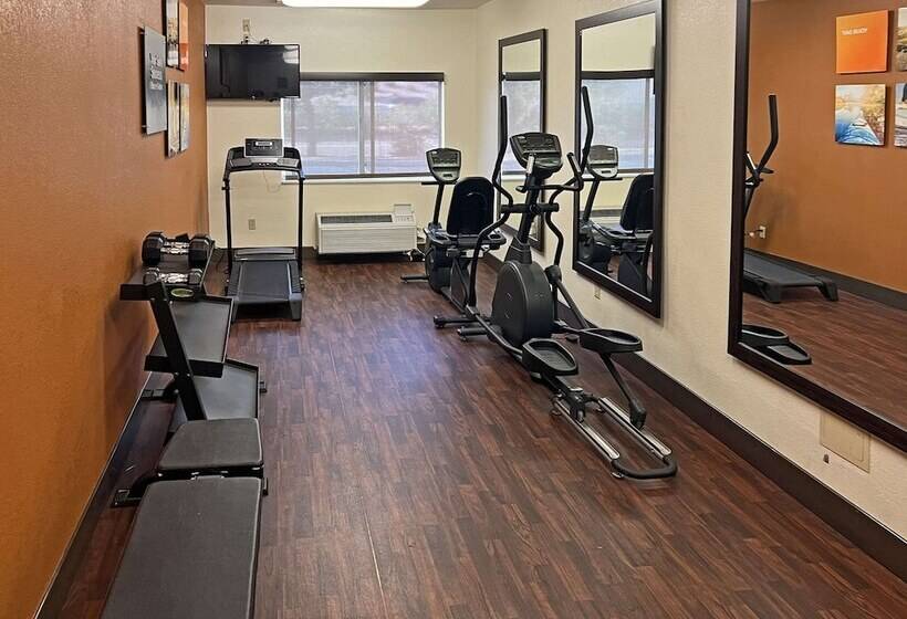 Отель Comfort Suites Peoria Sports Complex