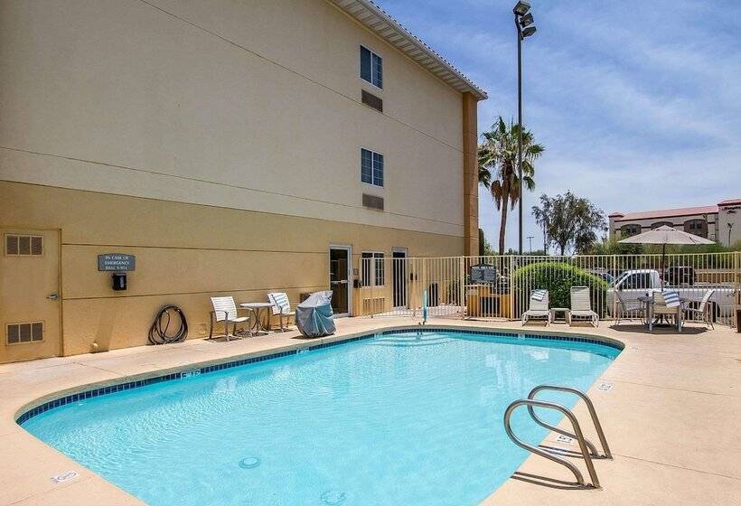 Отель Comfort Suites Peoria Sports Complex