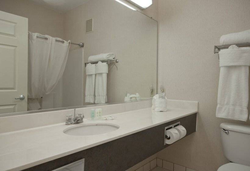 Отель Comfort Suites Peoria Sports Complex