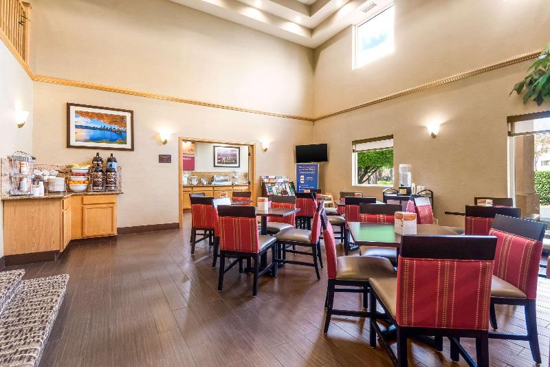 هتل Comfort Suites Portland Airport