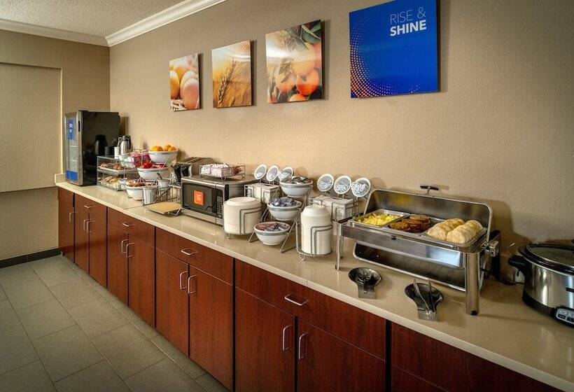 בית מלון כפרי Comfort Suites Prestonsburg West