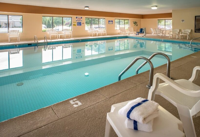 בית מלון כפרי Comfort Suites Prestonsburg West