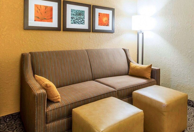 فندق Comfort Suites