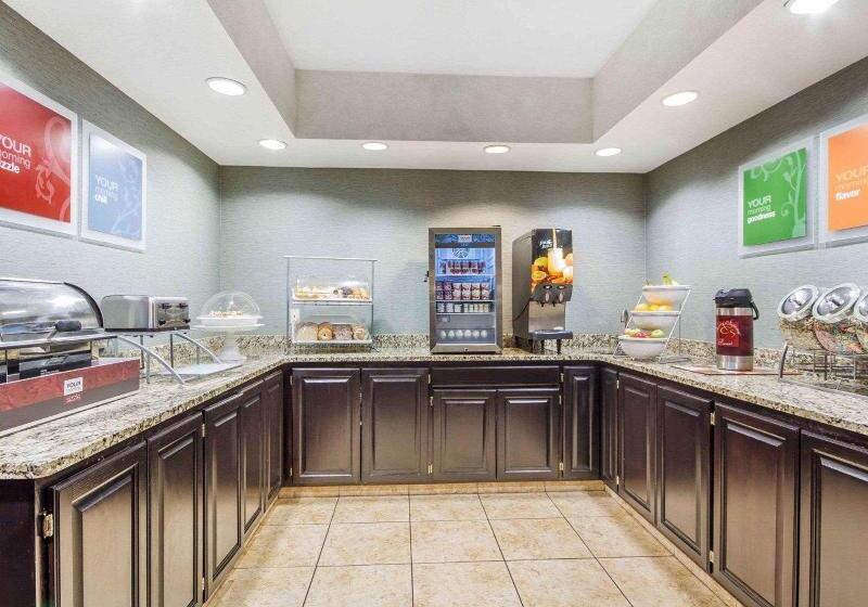 فندق Comfort Suites