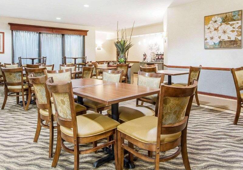 فندق Comfort Suites