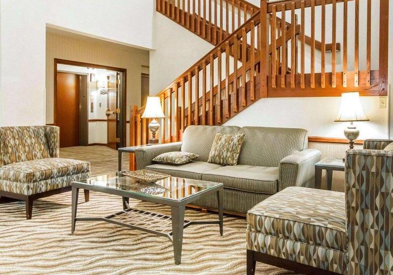 فندق Comfort Suites