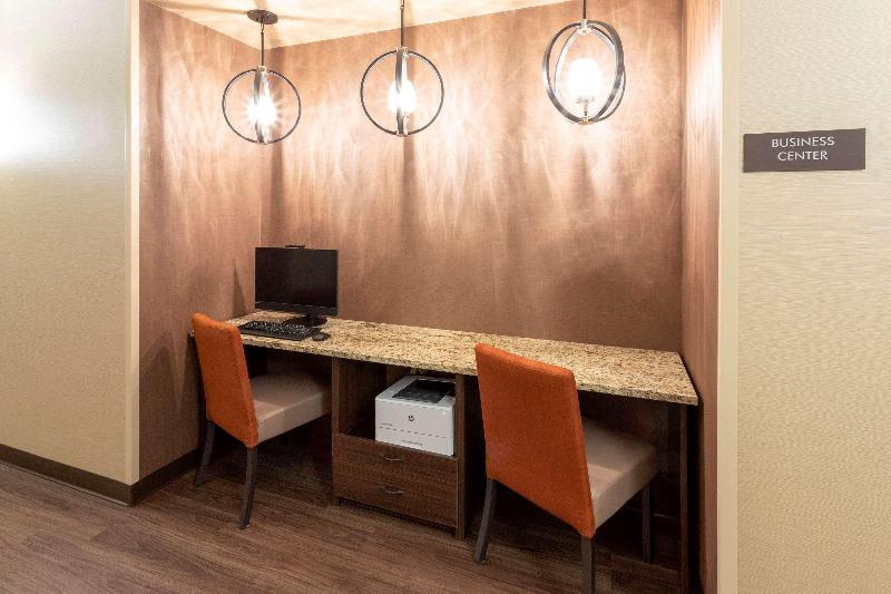 فندق Comfort Suites