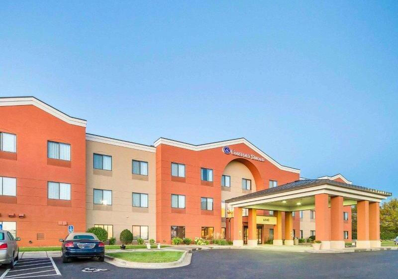 فندق Comfort Suites