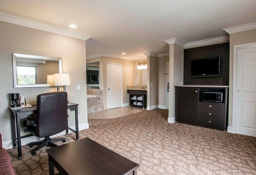 فندق Comfort Suites San Clemente Beach