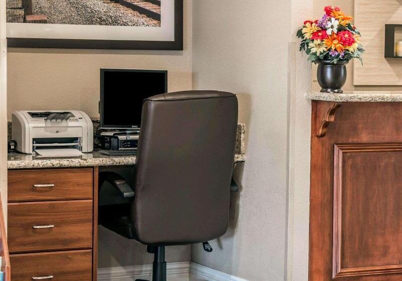 فندق Comfort Suites San Clemente Beach