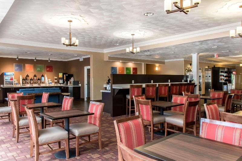 هتل Comfort Suites Scranton Near Montage Mountain