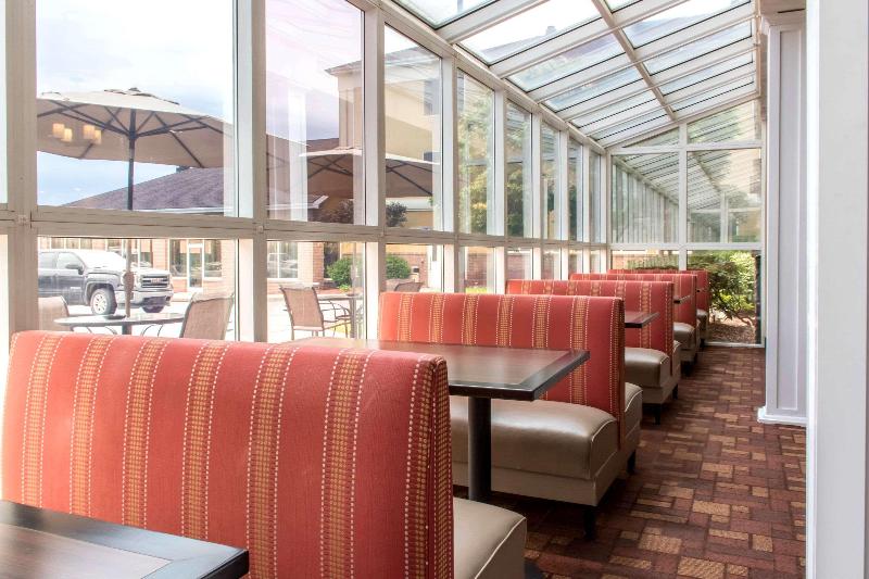 هتل Comfort Suites Scranton Near Montage Mountain