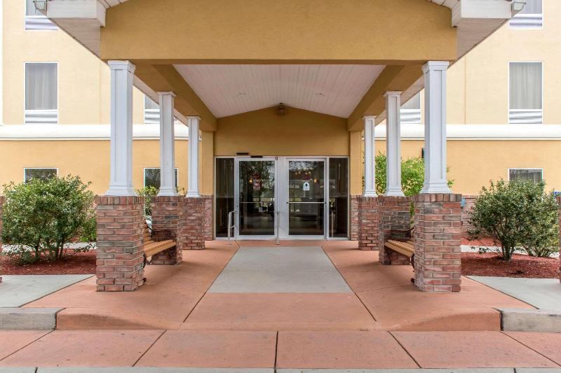 هتل Comfort Suites Scranton Near Montage Mountain