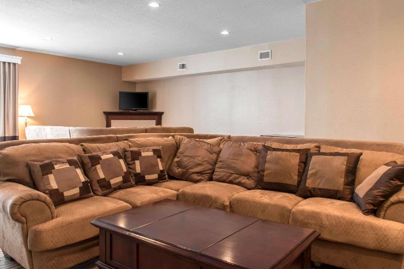 هتل Comfort Suites Scranton Near Montage Mountain