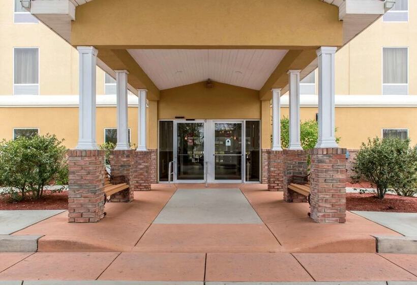 هتل Comfort Suites Scranton Near Montage Mountain