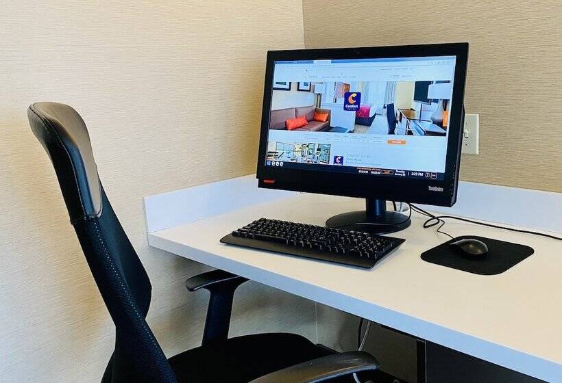 هتل Comfort Suites Scranton Near Montage Mountain