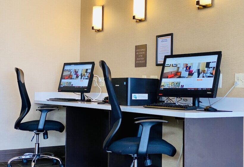 هتل Comfort Suites Scranton Near Montage Mountain