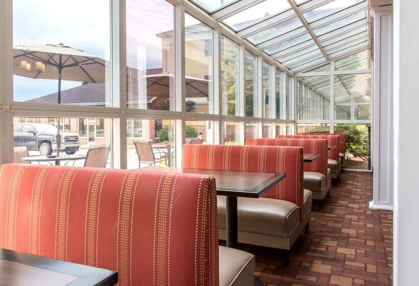 هتل Comfort Suites Scranton Near Montage Mountain