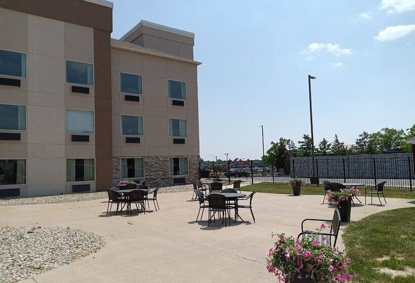 هتل Comfort Suites Fort Wayne   Southwest