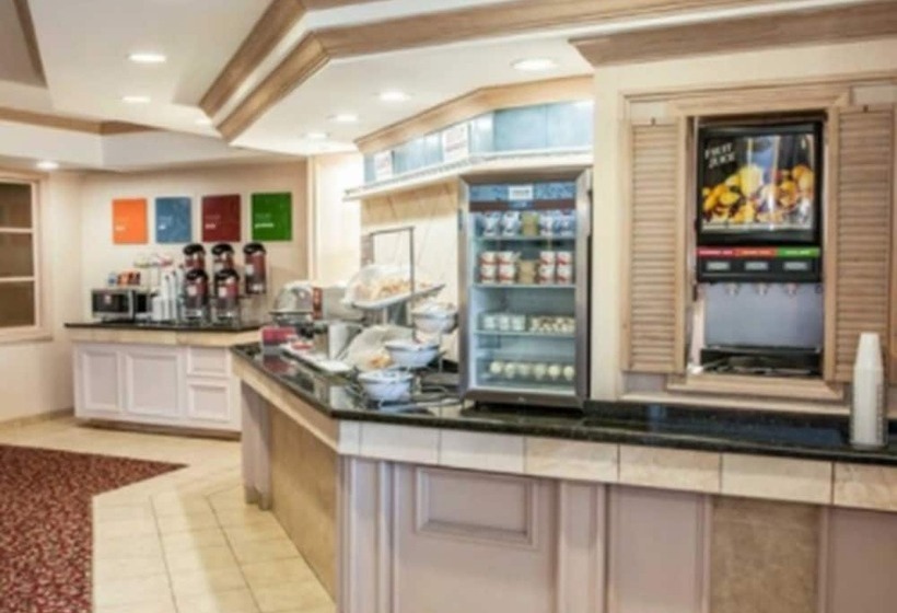 هتل Comfort Suites Fort Wayne   Southwest