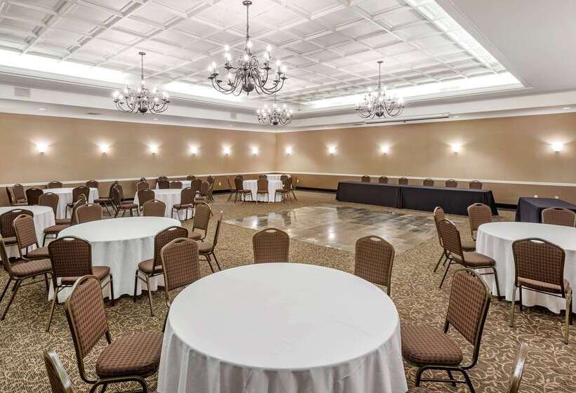 Отель Comfort Suites Bethlehem Near Lehigh University And Lvi Airport