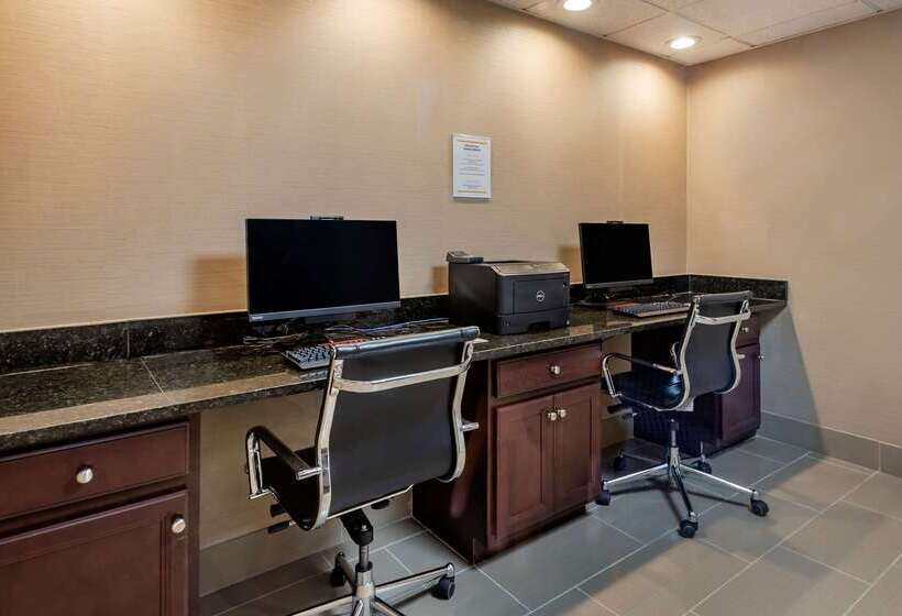 Отель Comfort Suites Bethlehem Near Lehigh University And Lvi Airport