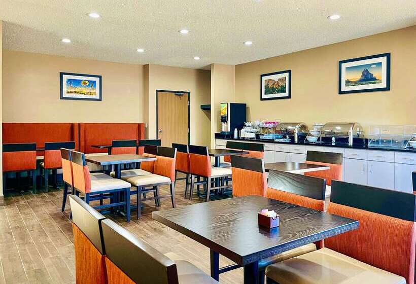 Отель Comfort Suites University