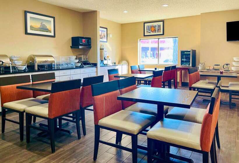 Отель Comfort Suites University