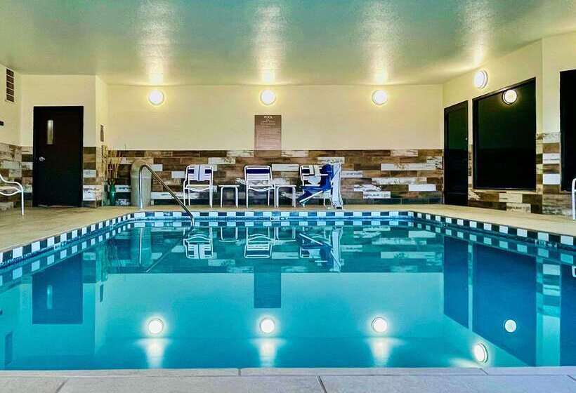 Отель Comfort Suites University