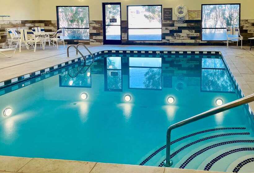 Отель Comfort Suites University